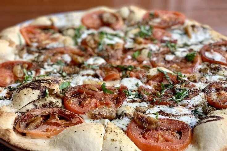 Redhead Lakeside Grill & Yacht Club