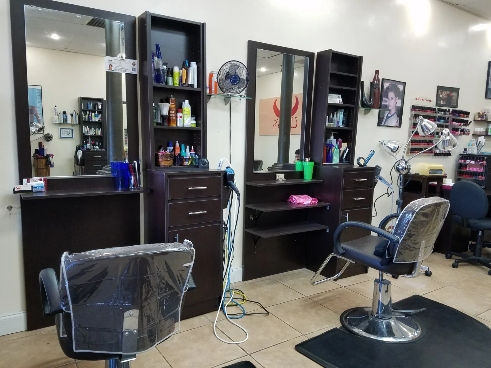 Uska's Full Service Salon